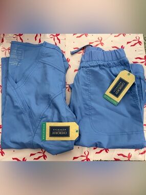 Cherokee Workwear Revolution Scrub Set - Ceil Blue - Small top, medium pants NWT